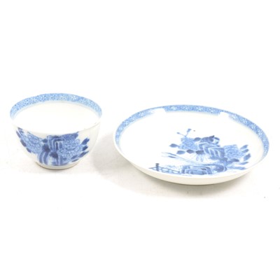 Lot 39 - Nanking Cargo style tea bowl and saucer, mid 18th century