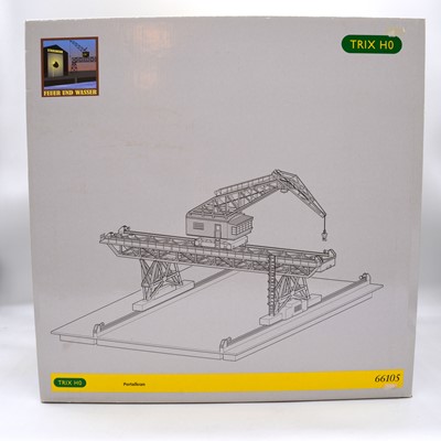 Lot 486 - Trix HO gauge model railway ref 66105 Portalkran platform crane, boxed.