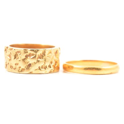 Lot 129 - A Victorian 22 carat gold wedding ring and 18 carat gold wedding ring.