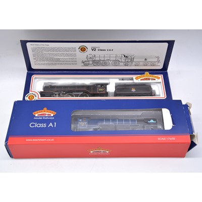 Lot 325 - Two Bachmann OO gauge model railway locomotives, 2-6-2 V2 class; 4-6-2 A1 class