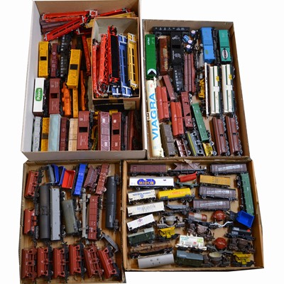 Lot 351 - HO gauge model railway rolling-stock, four trays of various makers and types, all loose.