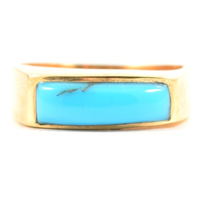 Lot 88 - A turquoise dress ring.
