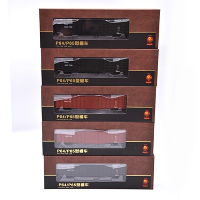 Lot 229 - Six Bachmann China HO gauge model railway container wagons.