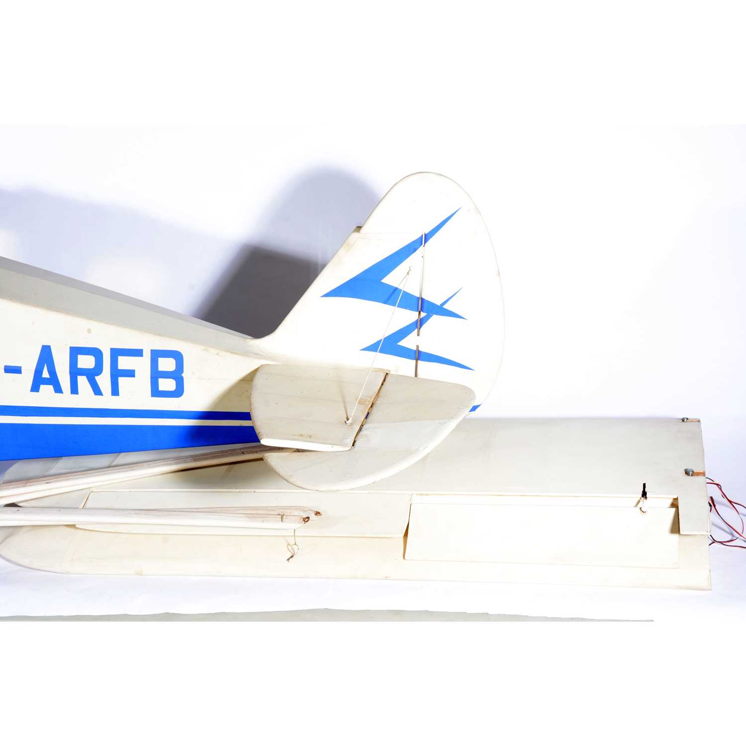 Lot 2 Piper Tripacer flying aircraft model, blue