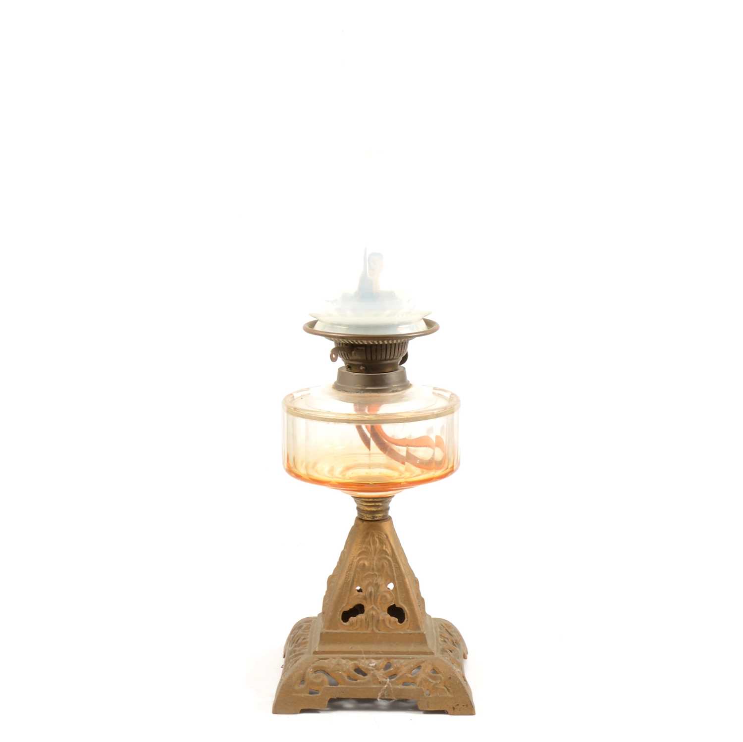 Lot 220 - Edwardian oil lamp