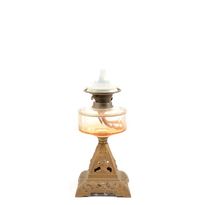 Lot 220 - Edwardian oil lamp