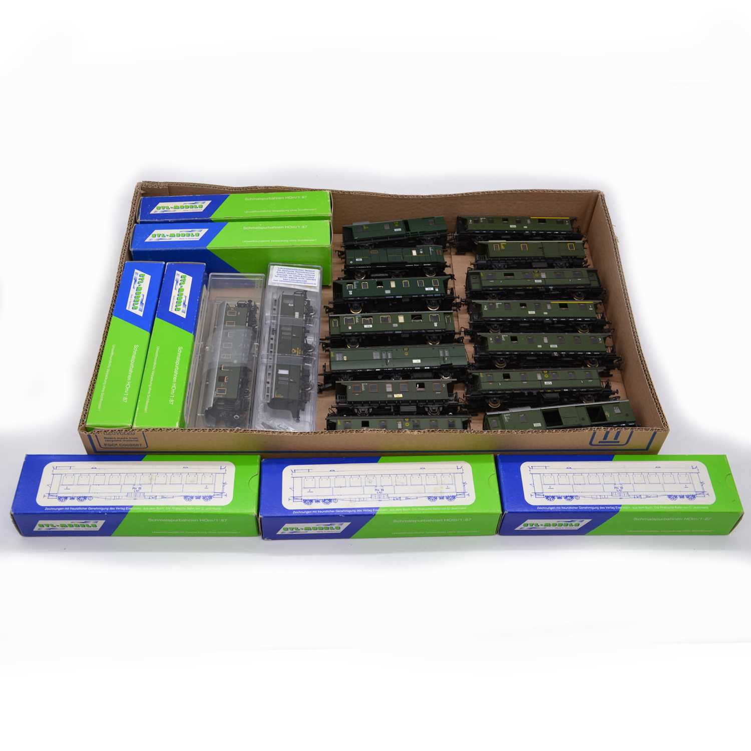 Lot 175 - Twenty-three HO gauge model railway