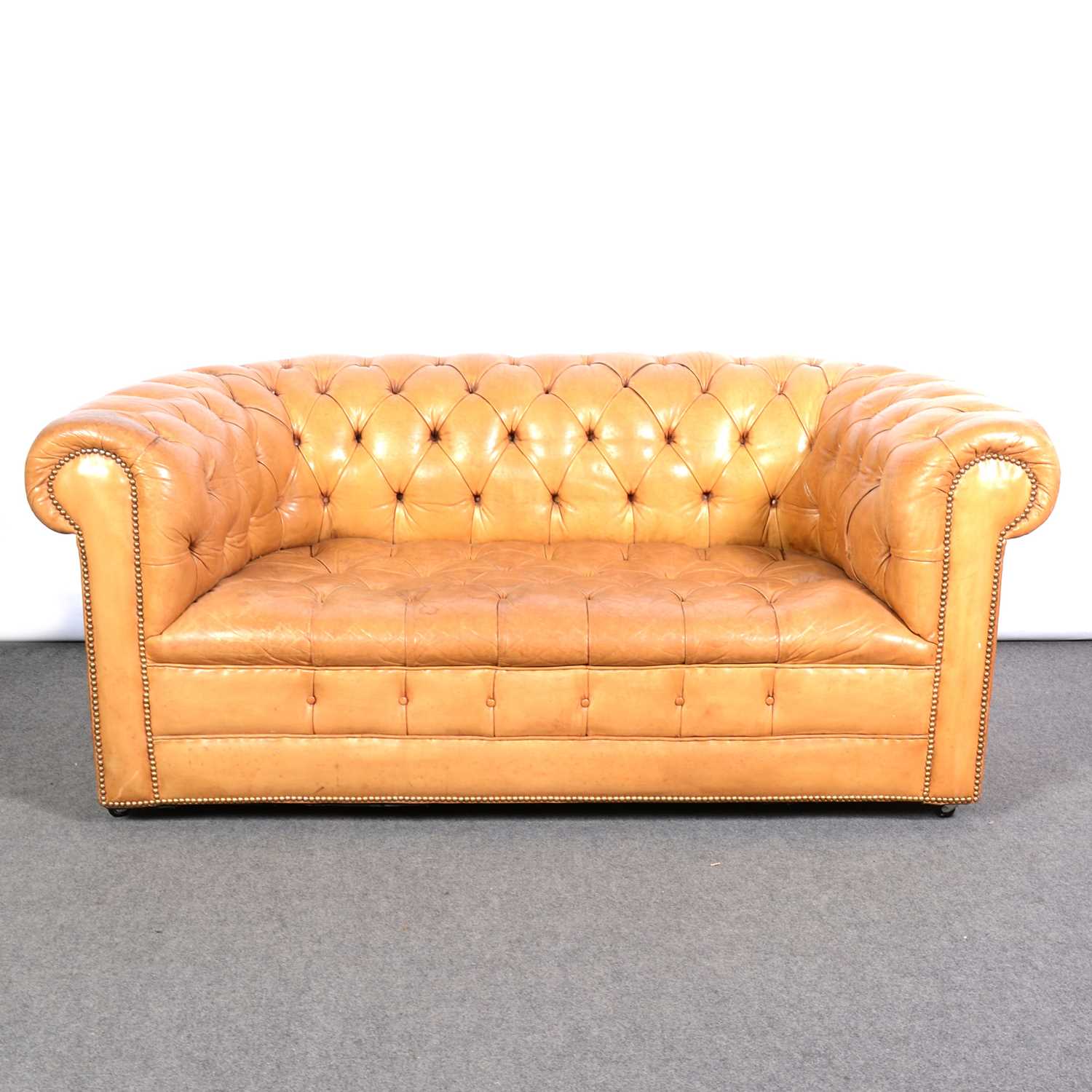 Lot 445 - Chesterfield settee