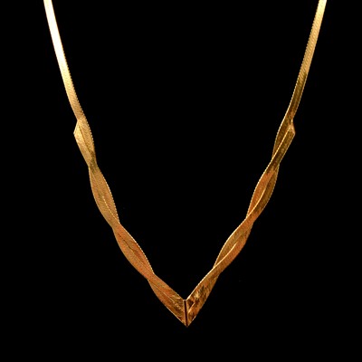 Lot 221 - A 9 carat yellow gold V shaped necklace.