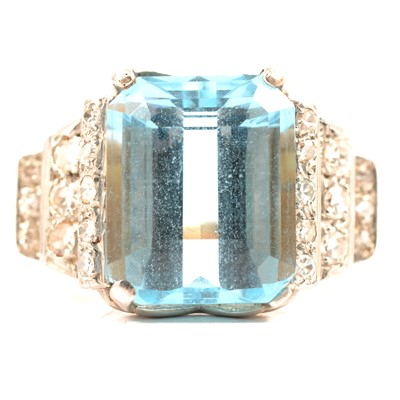 Lot 90 - An aquamarine and diamond ring.