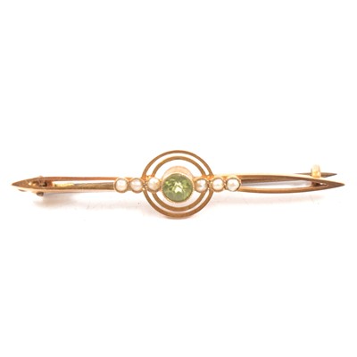 Lot 217 - A peridot and seed pearl bar brooch.