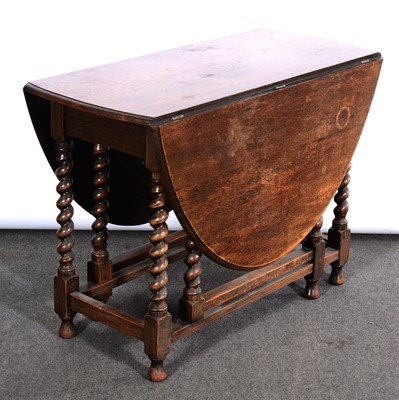 Lot 379 - A 1940s oak gateleg table