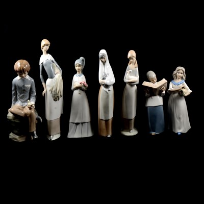 Lot 20 - Collection of eleven Spanish figurines.