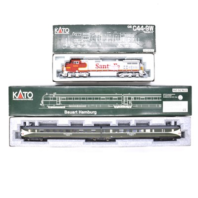 Lot 194 - Kato HO gauge model railway including ref 37-6157 Santa Fe no.669 'Dash 9' etc