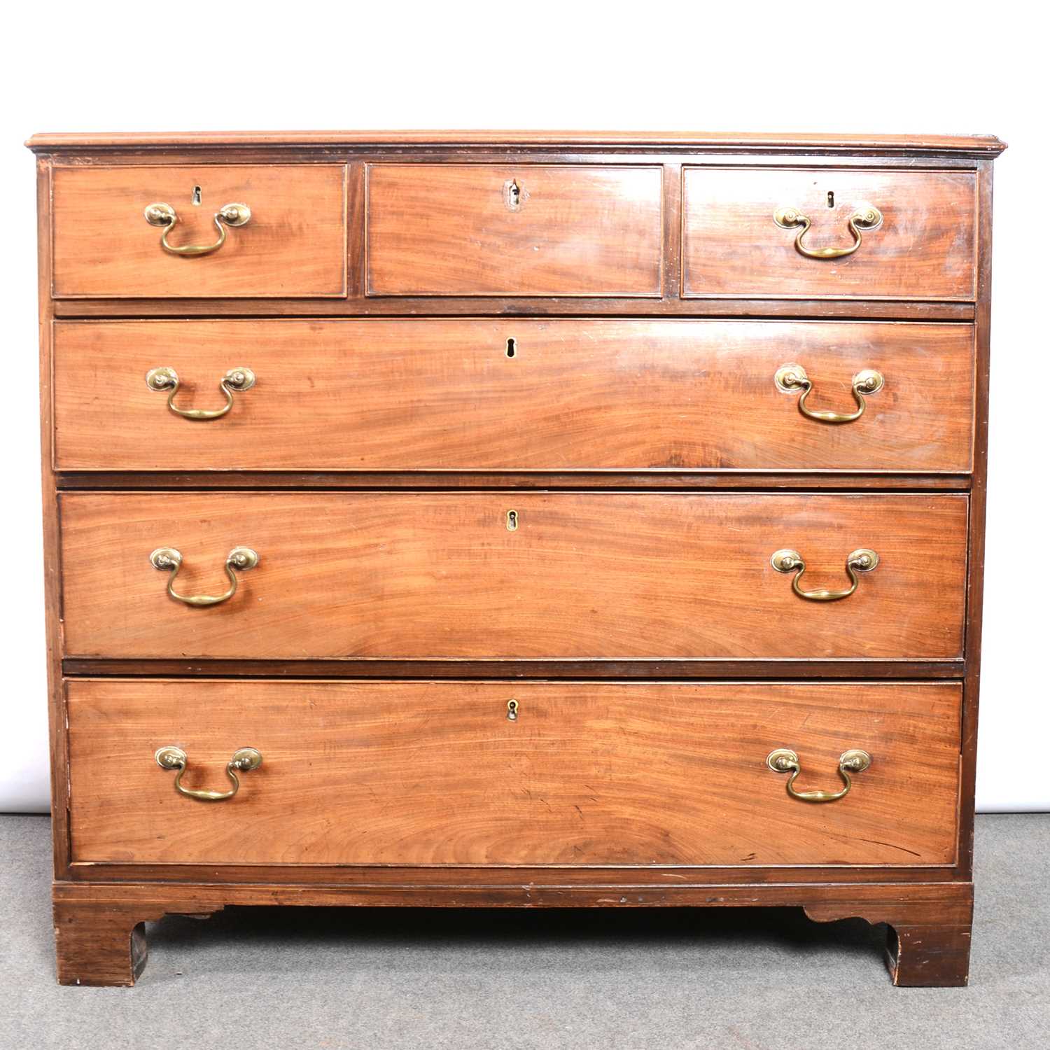 Lot 333 - Georgian mahogany chest of drawers