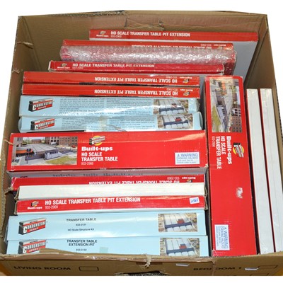 Lot 434 - Walther HO gauge mode railway transfer tables and extensions, one box of seventeen.