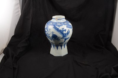Lot 168 - A Chinese blue and white baluster-shape vase