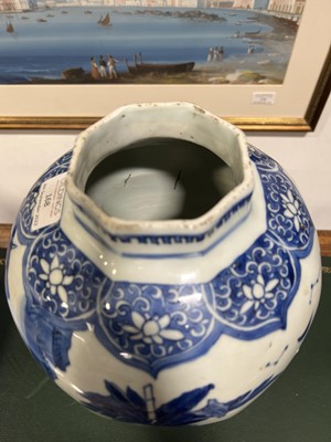Lot 168 - A Chinese blue and white baluster-shape vase