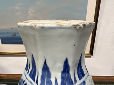 Lot 168 - A Chinese blue and white baluster-shape vase