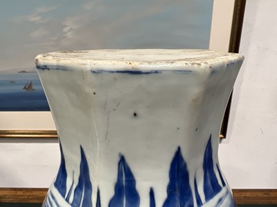 Lot 168 - A Chinese blue and white baluster-shape vase