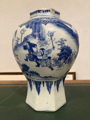 Lot 168 - A Chinese blue and white baluster-shape vase