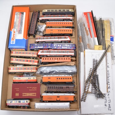 Lot 611 - HOe gauge model railways, one tray including five locomotives