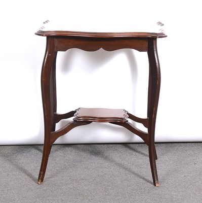 Lot 418 - Edwardian mahogany occasional table