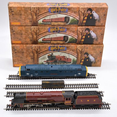 Lot 317 - OO gauge model railways, including Hornby 'Hogwarts Express' 4-6-0 locomotive etc