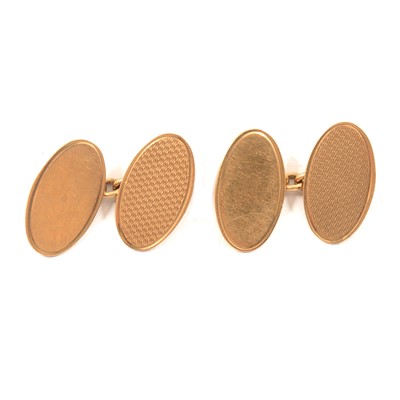 Lot 264 - A pair of 9 carat yellow gold chain link cufflinks.