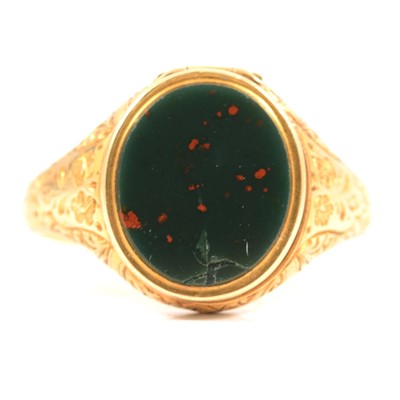 Lot 117 - An 18 carat gold signet ring with hinged compartment set with bloodstone.