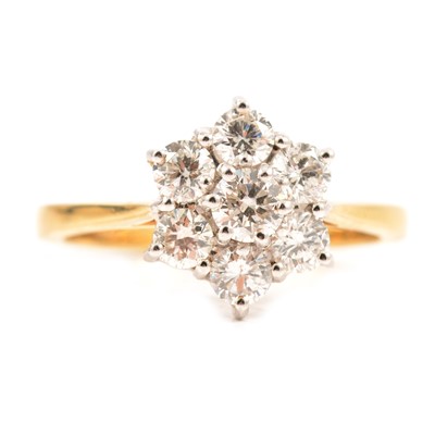 Lot 219 - A diamond cluster ring.