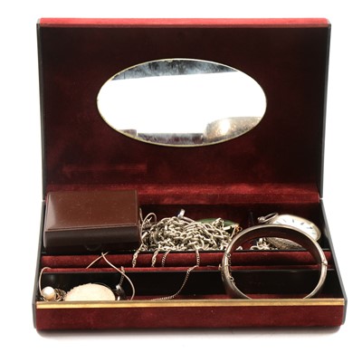 Lot 401 - A jewel box with silver and white metal jewellery.