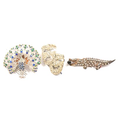 Lot 458 - Twenty-one vintage novelty paste brooches.