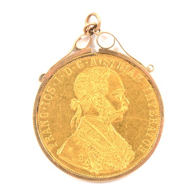 Lot 150 - An Austro-Hungarian 4 Ducats Gold Coin, 1915 in a 9 carat gold scroll top mount, total weight 16.4g.