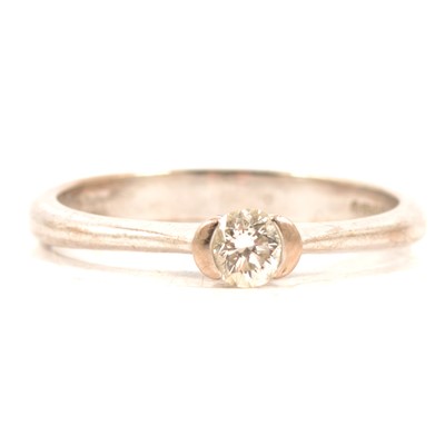 Lot 212 - A diamond solitaire ring.