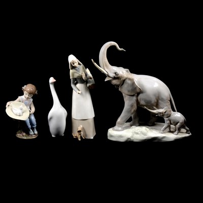 Lot 82 - Eight Lladro and Nao figurines
