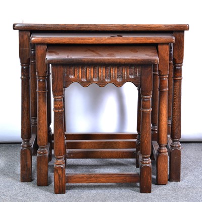 Lot 423 - Nest of three oak coffee tables