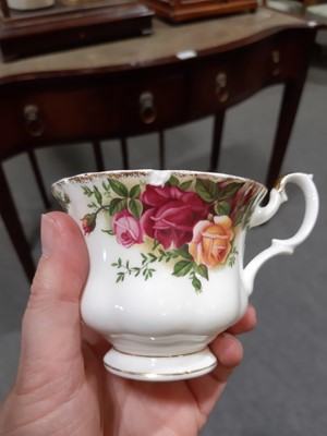 Lot 99 - A large Royal Albert 'Old Country Roses' tea and dinner service