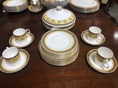 Lot 91 - Wedgwood, a large dinner and coffee service, 'India' pattern