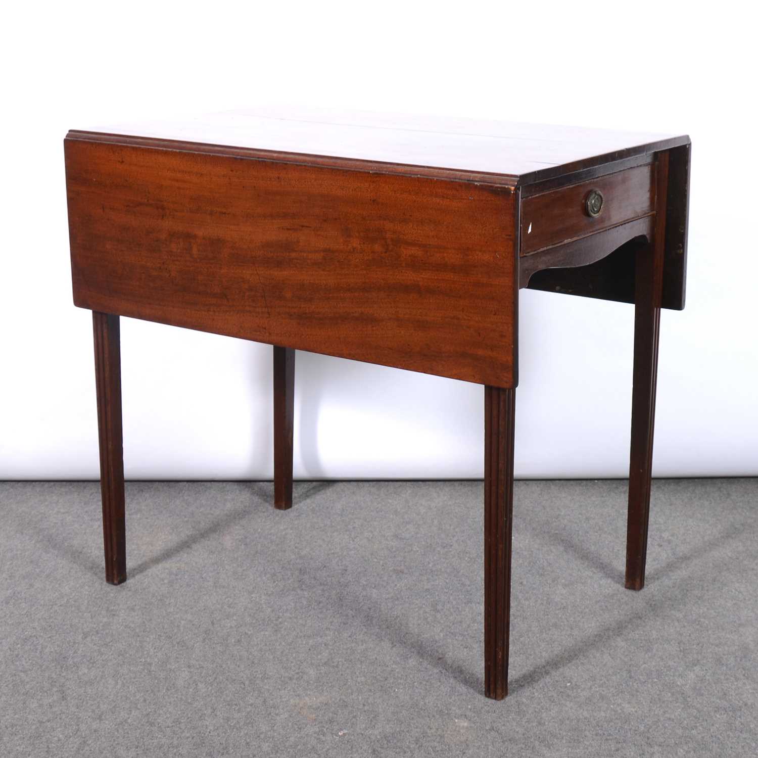 Lot 320 - George III oak dropleaf table,