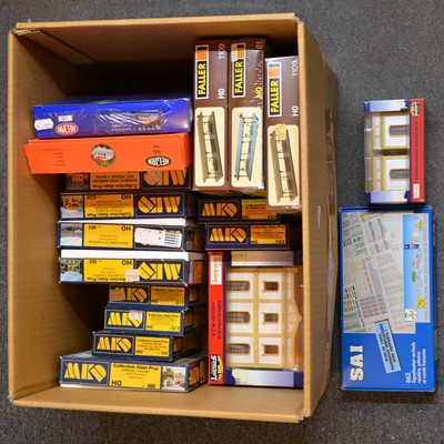 Lot 297 - Eighteen MKD, Faller and other model railway platforms, buildings and accessories