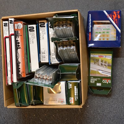 Lot 468 - Seventeen Kato, Tomix and other model railway track packs, structures and accessories