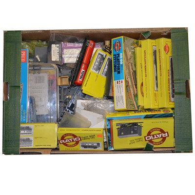 Lot 306 - OO gauge model railways, one box of model kits, track-side structures etc