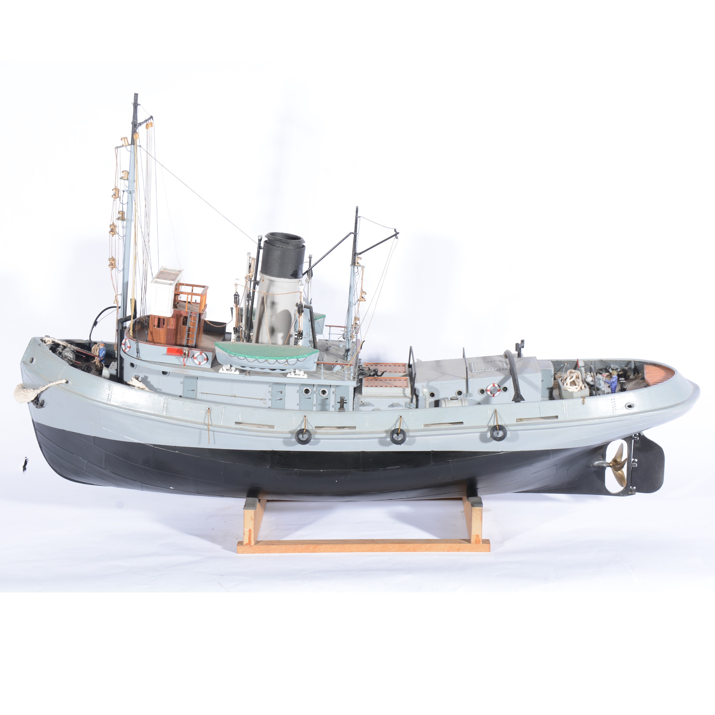 Lot 1262 Mount fleet models 'Empire Ivy / Flying
