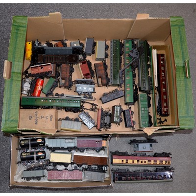 Lot 310 - A box of Airfix, Tri-ang Hornby and other OO gauge model railway passenger coaches and freight cars.