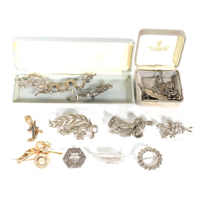 Lot 165 - Collection of costume jewellery