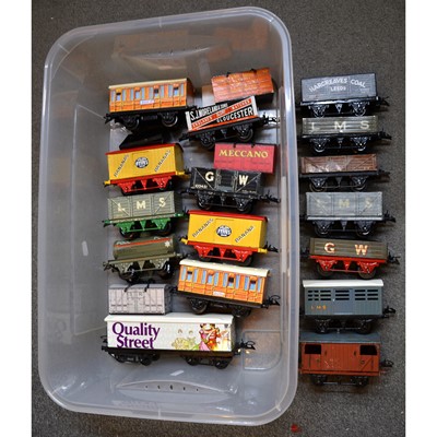 Lot 173 - A tray of Hornby and others O gauge model railway freight wagons