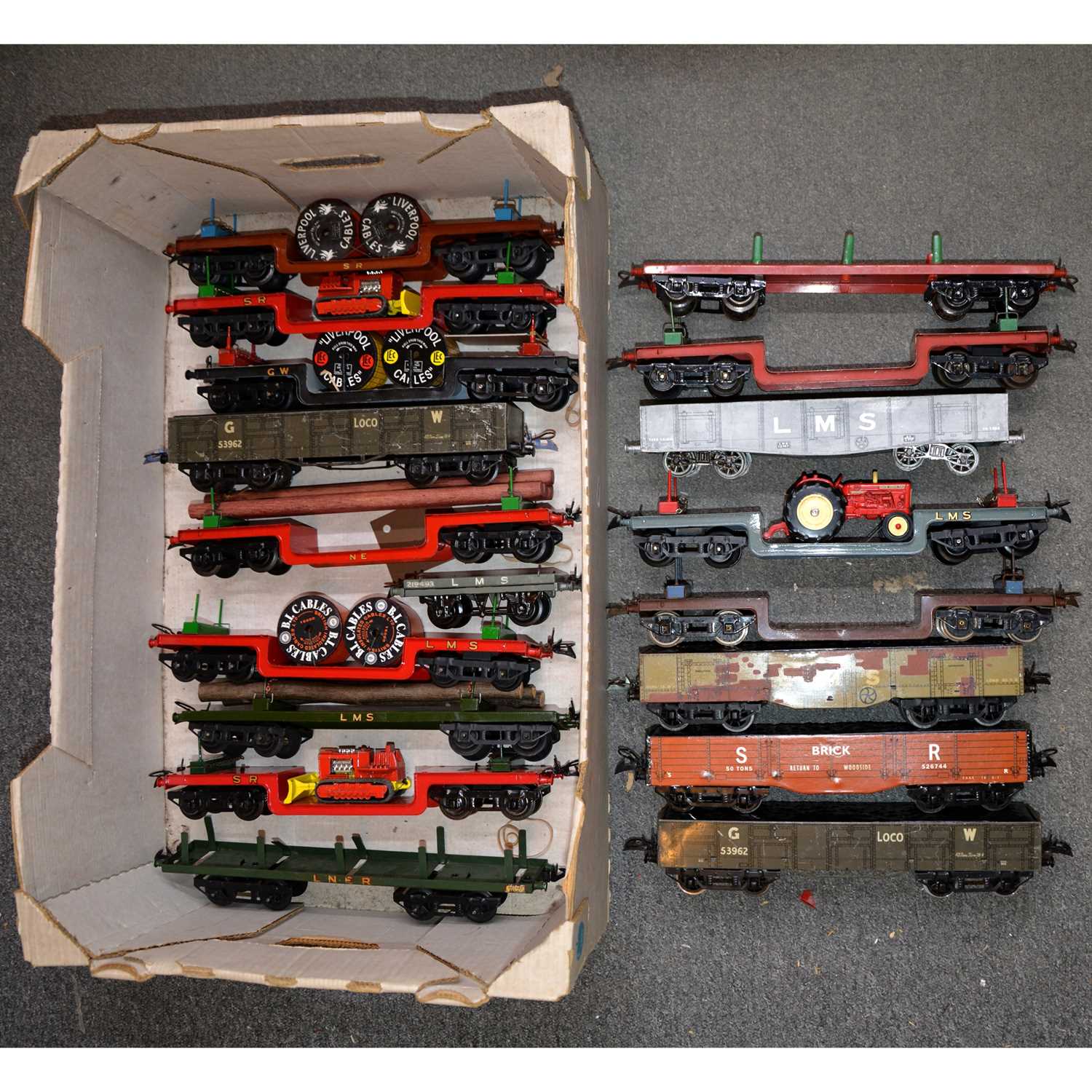 Lot 165 - A tray of Hornby and others O gauge model