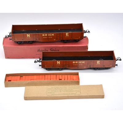 Lot 122 - Set of Hornby O gauge 100 bricks for no.2 high capacity wagon, with original box etc