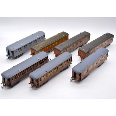 Lot 124 - Seven Hornby and other O gauge model railway passenger coaches